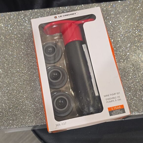 Le Creuset Wine Pump w/ 3 Stoppers- Ceeise - Picture 5 of 6